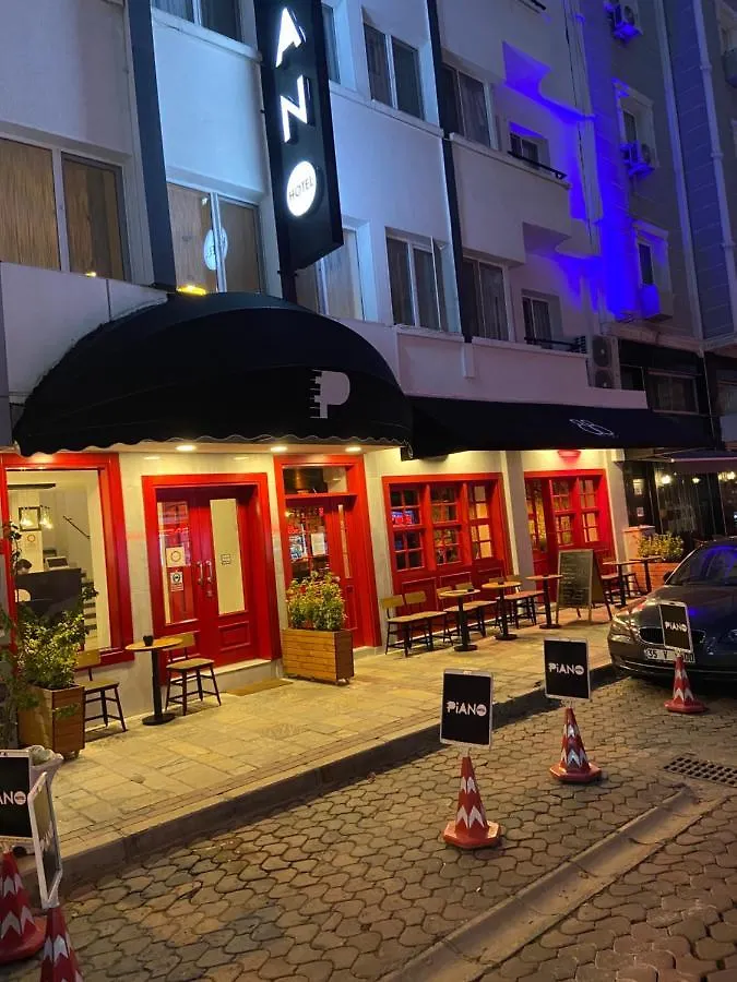 Piano Hotel Esmirna