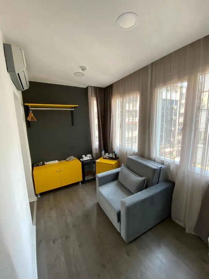 Piano Hotel Esmirna