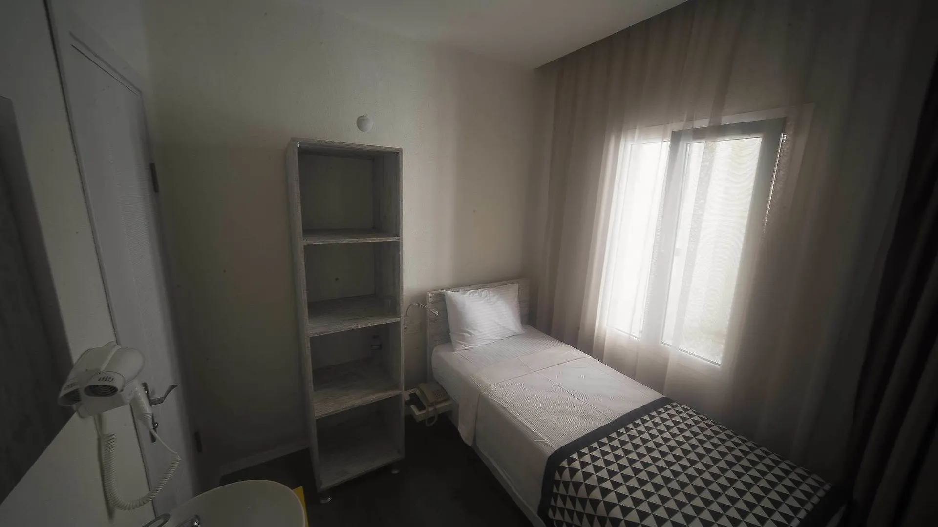 Piano Hotel Esmirna