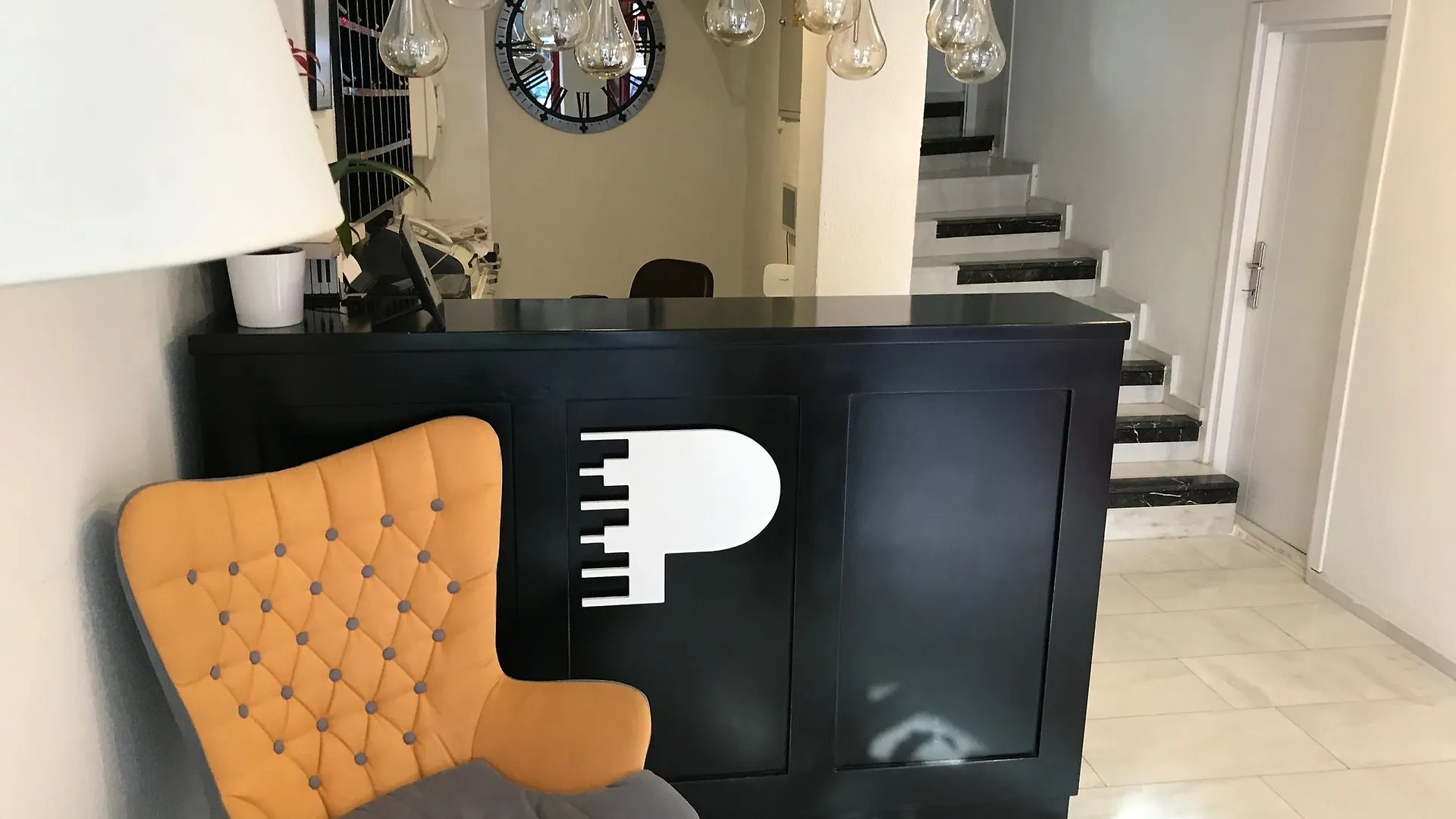 ***  Piano Hotel Esmirna Turquía