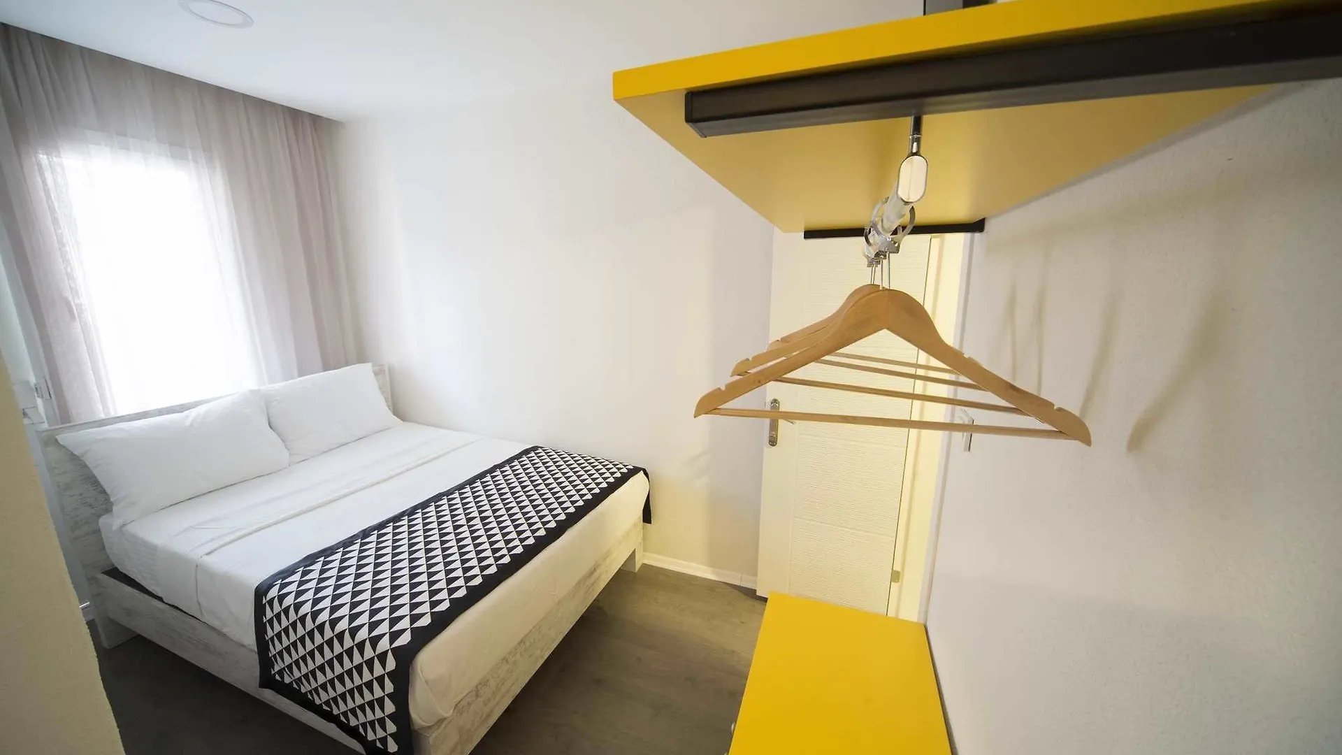 Piano Hotel Esmirna 3*,