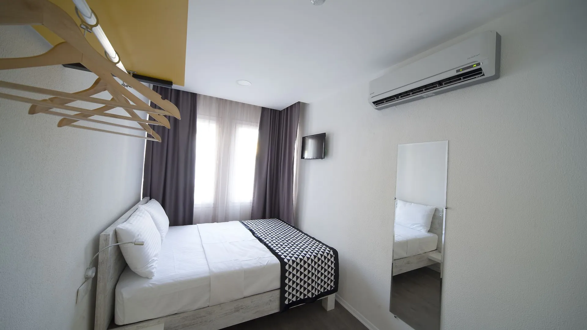 Piano Hotel Esmirna